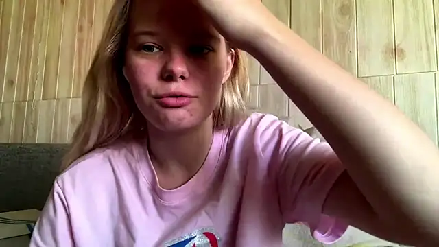 Snapshot of Malinwitch chatting on July 23, 5:38 am Malinwitch online show from July 23, 5:38 am