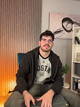 Snapshot of DomBoy_ chatting on June 17, 7:59 pm DomBoy online show from June 17, 7:59 pm