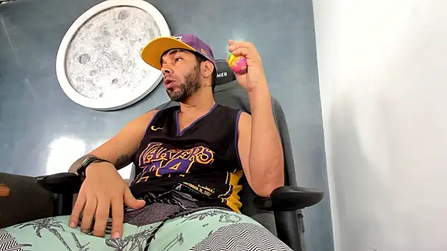 Snapshot of kevin_collins76 chatting on May 6, 1:49 pm kevin collins76 online show from May 6, 1:49 pm