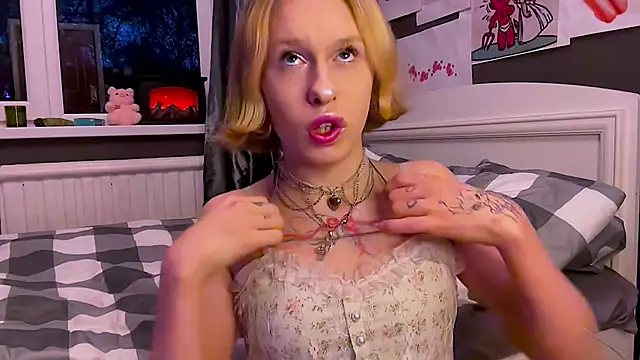 Snapshot of Miss_Amy00 chatting on May 4, 6:37 pm Miss Amy00 online show from May 4, 6:37 pm