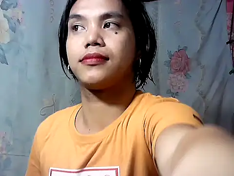 Snapshot of bj_l0ve chatting on June 17, 11:56 am bj l0ve online show from June 17, 11:56 am