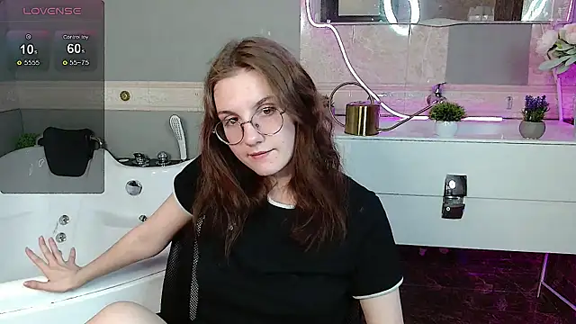 iMagdaLunna online show from May 17, 8:23 am