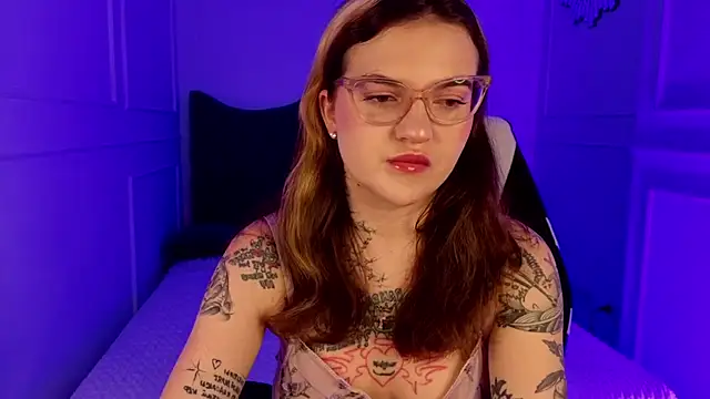 sashaglow  online show from April 30, 7:25 am