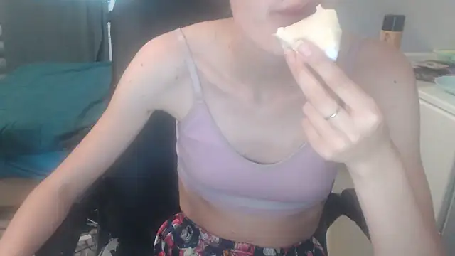 Snapshot of juili_juili chatting on May 24, 2:11 pm juili juili online show from May 24, 2:11 pm