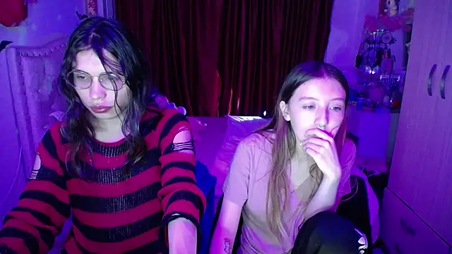 Snapshot of Blair_y_Briar chatting on May 6, 12:52 am Blair y Briar online show from May 6, 12:52 am