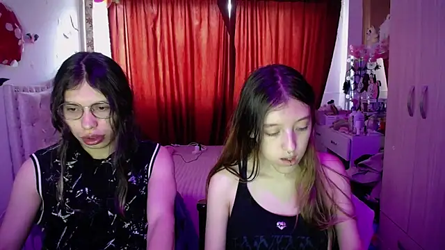 Snapshot of Blair_y_Briar chatting on May 15, 4:47 pm Blair y Briar online show from May 15, 4:47 pm