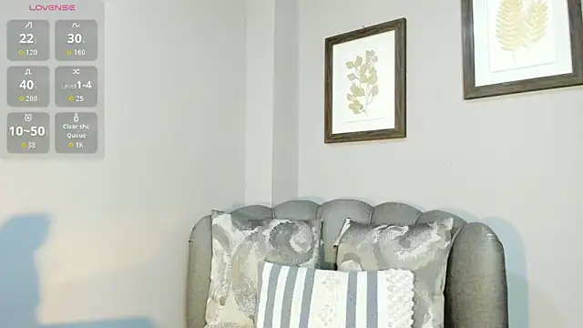 Snapshot of Roxanna_moore chatting on July 16, 5:13 am Roxanna moore online show from July 16, 5:13 am