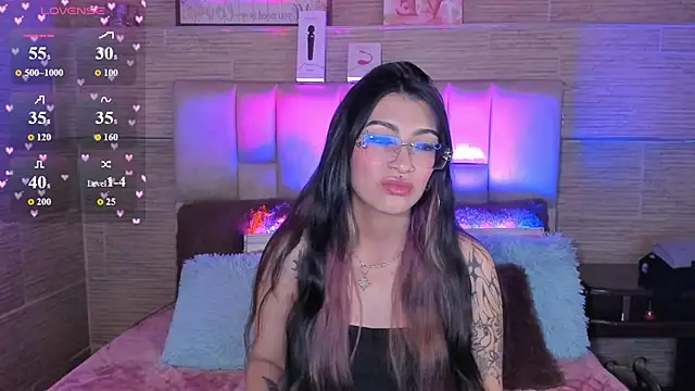 mia smoke  online show from August 7, 1:40 am