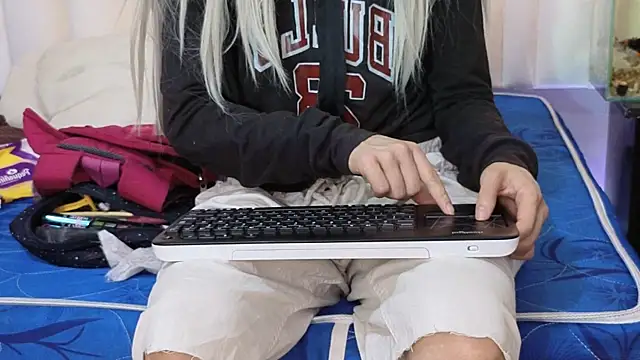Snapshot of Pinky_doll777 chatting on July 7, 12:09 pm Pinky doll777 online show from July 7, 12:09 pm