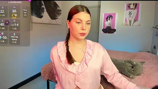 EmmyyK online show from July 5, 1:40 pm