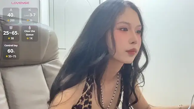 Snapshot of -LINXI chatting on May 6, 11:48 am -LINXI online show from May 6, 11:48 am
