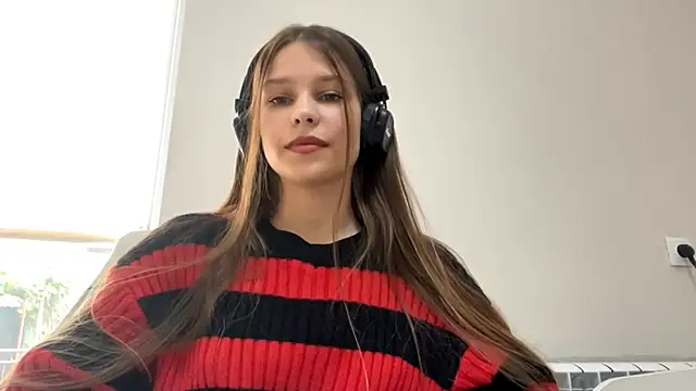 Snapshot of SerafinaAreizaga chatting on June 10, 9:52 am SerafinaAreizaga online show from June 10, 9:52 am