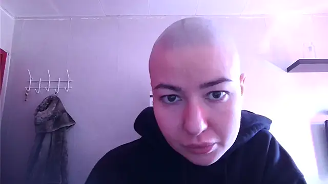 Julia Bright online show from May 2, 1:05 pm