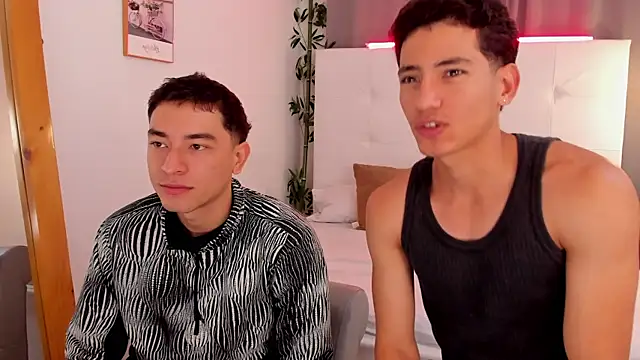 Snapshot of Alejo-and-Thiago chatting on June 10, 12:26 pm Alejo-and-Thiago online show from June 10, 12:26 pm