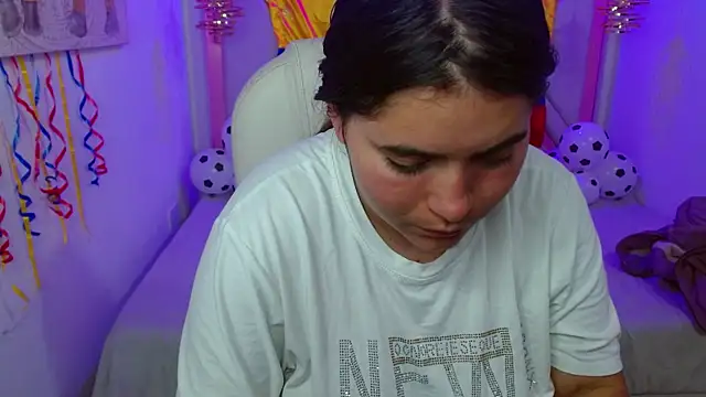 Snapshot of Laurha_ chatting on June 29, 7:58 pm Laurha online show from June 29, 7:58 pm