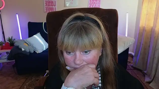 Melania Cook online show from May 15, 2:35 pm