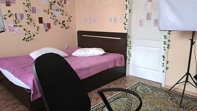 Melania Cook online show from June 18, 1:59 pm