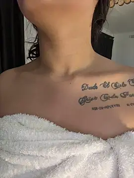 Snapshot of SabrinaX_X chatting on May 15, 11:01 pm SabrinaX X online show from May 15, 11:01 pm