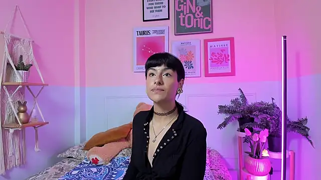 Dakota Blake online show from May 9, 3:45 am