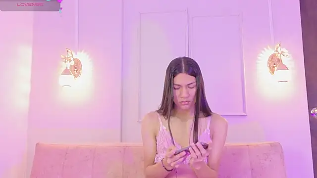 Snapshot of lexielancaster_cr chatting on June 6, 8:02 pm lexielancaster cr online show from June 6, 8:02 pm