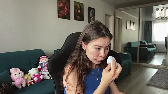 Snapshot of Ellewaay chatting on July 4, 9:04 am Ellewaay online show from July 4, 9:04 am