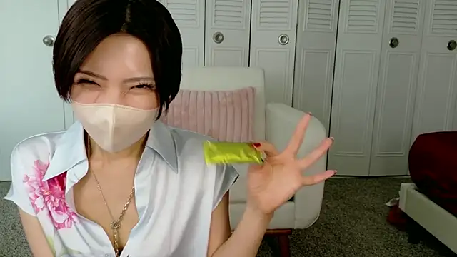 Naomi 00122 online show from May 9, 2:11 pm