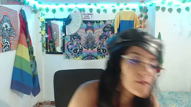 Snapshot of bastethott chatting on May 6, 7:24 am bastethott online show from May 6, 7:24 am