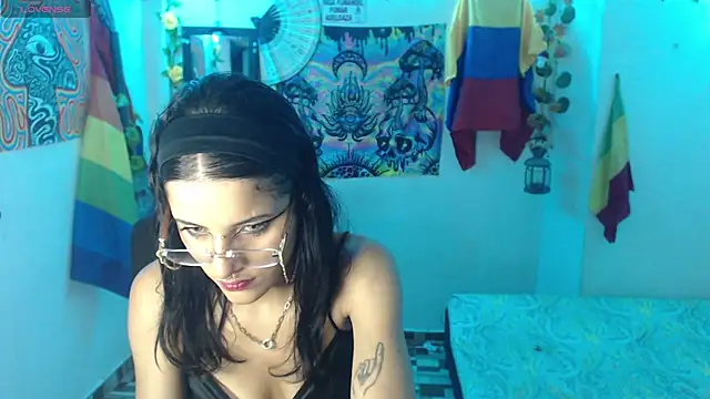 Snapshot of bastethott chatting on May 8, 7:25 am bastethott online show from May 8, 7:25 am
