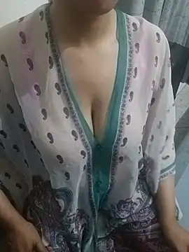 Snapshot of spicydalou3a chatting on July 2, 8:37 pm spicydalou3a online show from July 2, 8:37 pm