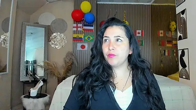 Snapshot of BBWLuxuryMuse chatting on June 24, 11:20 am BBWLuxuryMuse online show from June 24, 11:20 am