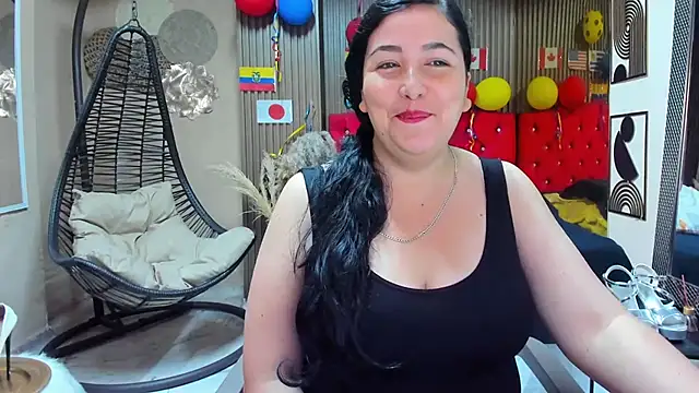 Snapshot of BBWLuxuryMuse chatting on July 17, 11:28 am BBWLuxuryMuse online show from July 17, 11:28 am