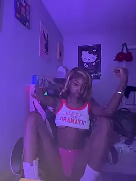 Snapshot of petite_niya chatting on May 28, 1:14 am petite niya online show from May 28, 1:14 am