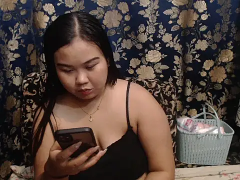 hotchickgirl online show from July 13, 12:30 pm