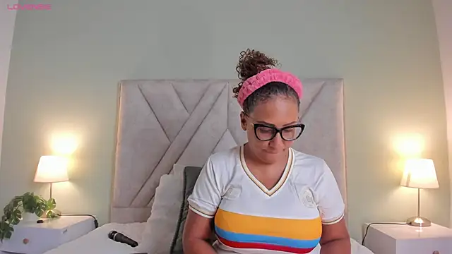 Snapshot of Eva-Millss chatting on May 31, 12:34 pm Eva-Millss online show from May 31, 12:34 pm