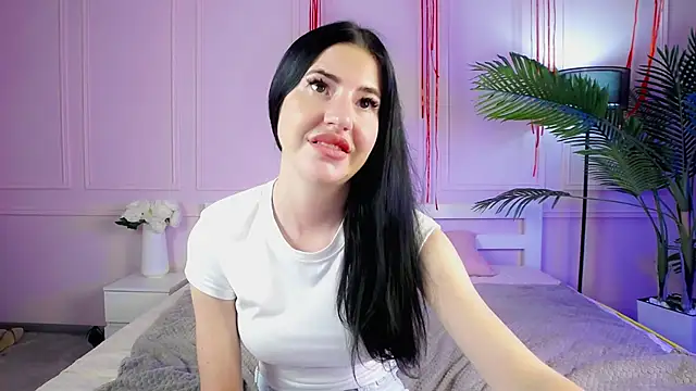Snapshot of Emily_xoo chatting on June 8, 1:28 am Emily xoo online show from June 8, 1:28 am