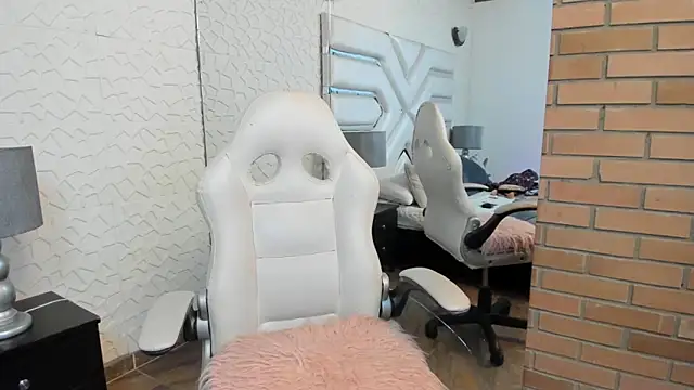 Snapshot of KattyLilli chatting on June 15, 11:07 pm KattyLilli online show from June 15, 11:07 pm