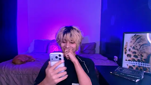 Snapshot of Aronn_44 chatting on May 11, 2:45 pm Aronn 44 online show from May 11, 2:45 pm