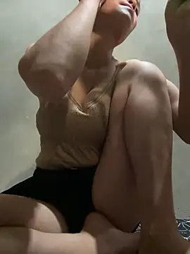 Snapshot of Zuzu_sexy chatting on June 23, 5:38 am Zuzu sexy online show from June 23, 5:38 am
