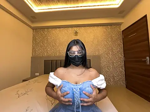 Snapshot of Miss_Heer chatting on July 1, 7:02 pm Miss Heer online show from July 1, 7:02 pm