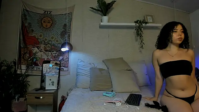 Snapshot of Honey_Sofi chatting on June 3, 11:35 am Honey Sofi online show from June 3, 11:35 am