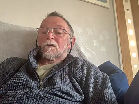 Snapshot of Moonraker64 chatting on June 6, 7:29 pm Moonraker64 online show from June 6, 7:29 pm