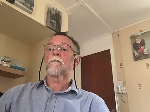 Snapshot of Moonraker64 chatting on June 18, 4:33 pm Moonraker64 online show from June 18, 4:33 pm