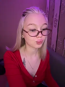 Snapshot of Velvet_Doll_ chatting on June 1, 4:47 am Velvet Doll online show from June 1, 4:47 am