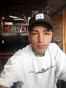 Snapshot of demoni0802 chatting on May 3, 9:21 pm demoni0802 online show from May 3, 9:21 pm