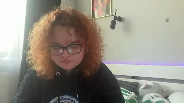 altpersonaa online show from May 4, 11:50 am
