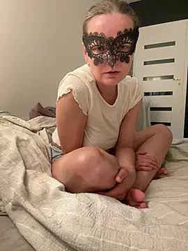 Snapshot of Noliah chatting on August 9, 7:19 pm Noliah online show from August 9, 7:19 pm