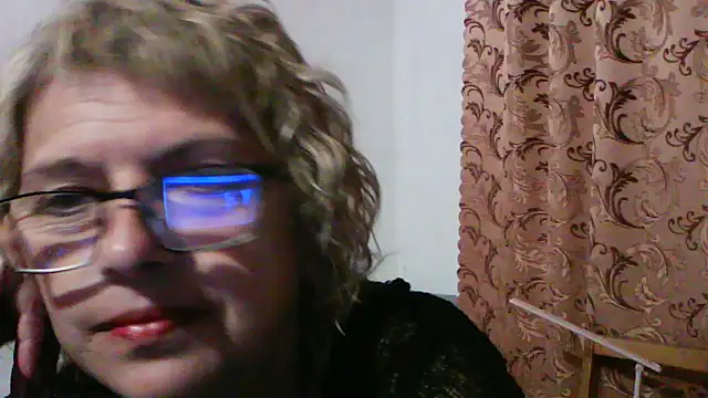 Snapshot of ElizabethGorden chatting on June 21, 7:05 pm ElizabethGorden online show from June 21, 7:05 pm
