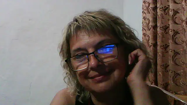 Snapshot of ElizabethGorden chatting on July 19, 7:17 pm ElizabethGorden online show from July 19, 7:17 pm