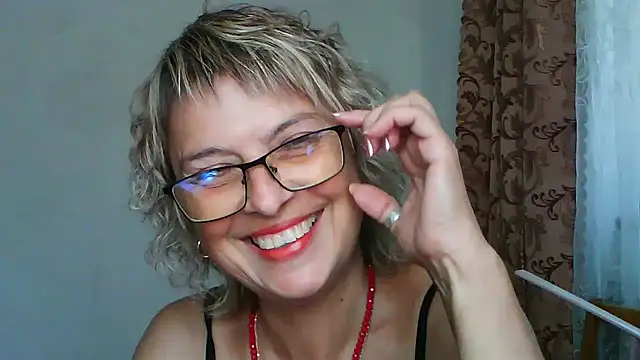 Snapshot of ElizabethGorden chatting on July 26, 11:50 am ElizabethGorden online show from July 26, 11:50 am
