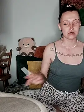 Goddessm00n1 online show from May 15, 8:38 pm